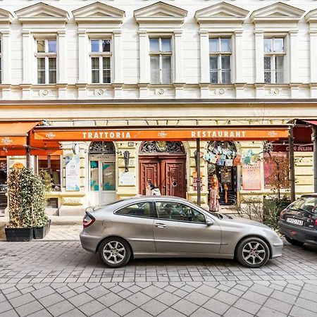 Bpr Color Fusion Home With A/C Budapest Bagian luar foto