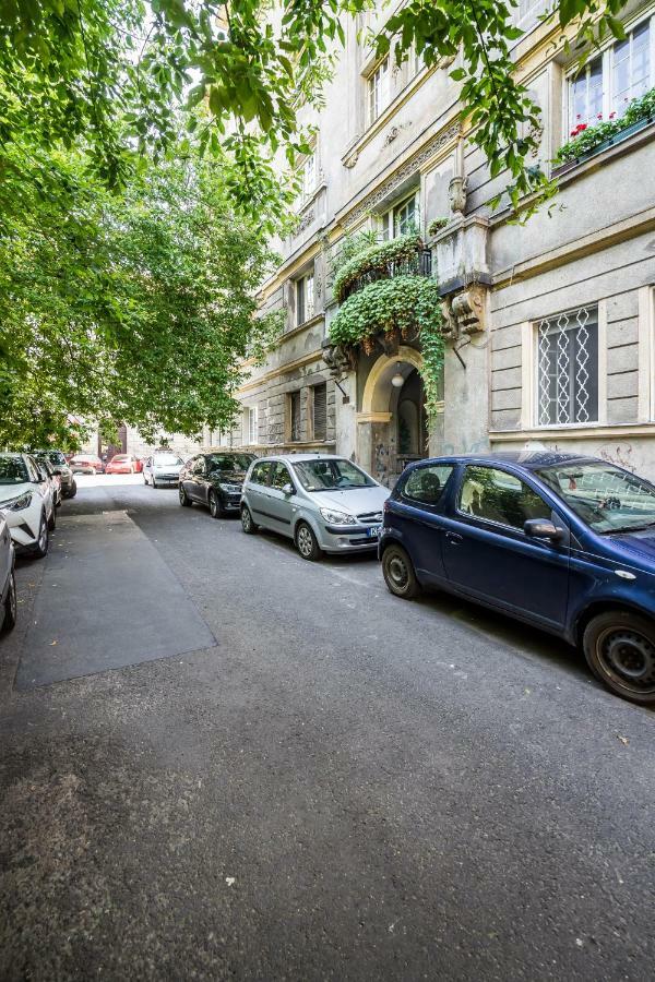 Bpr Color Fusion Home With A/C Budapest Bagian luar foto