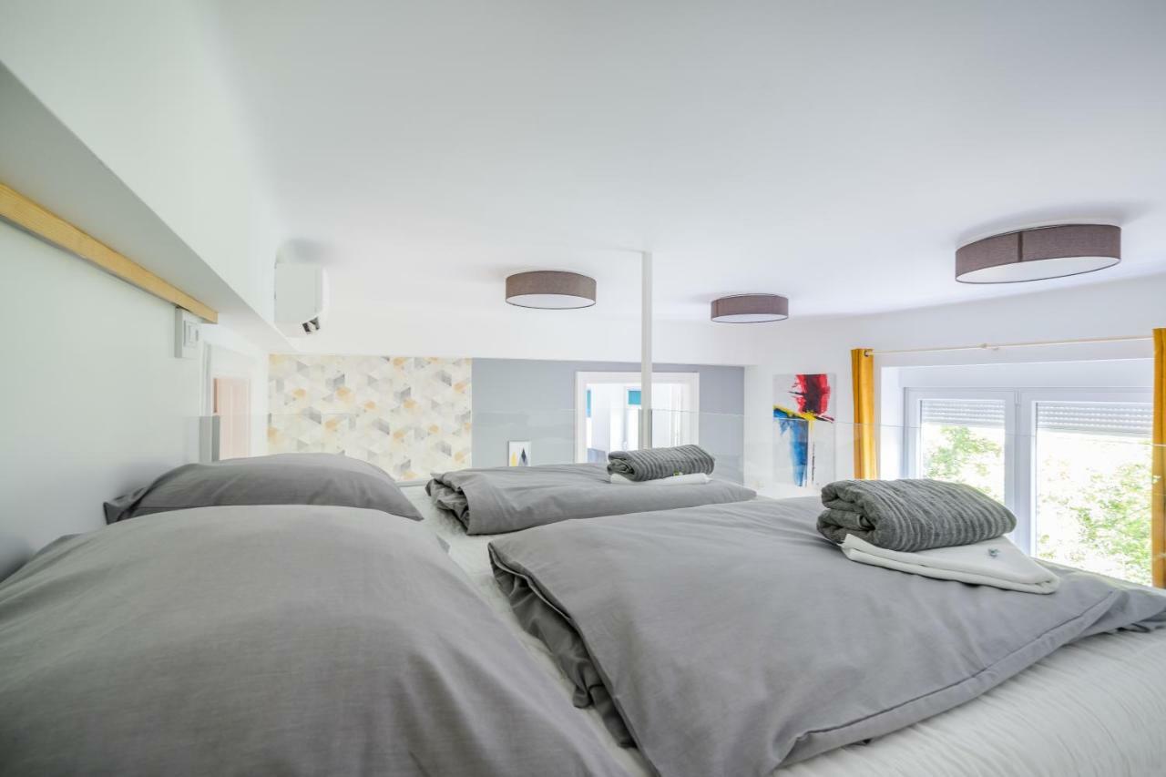 Bpr Color Fusion Home With A/C Budapest Bagian luar foto