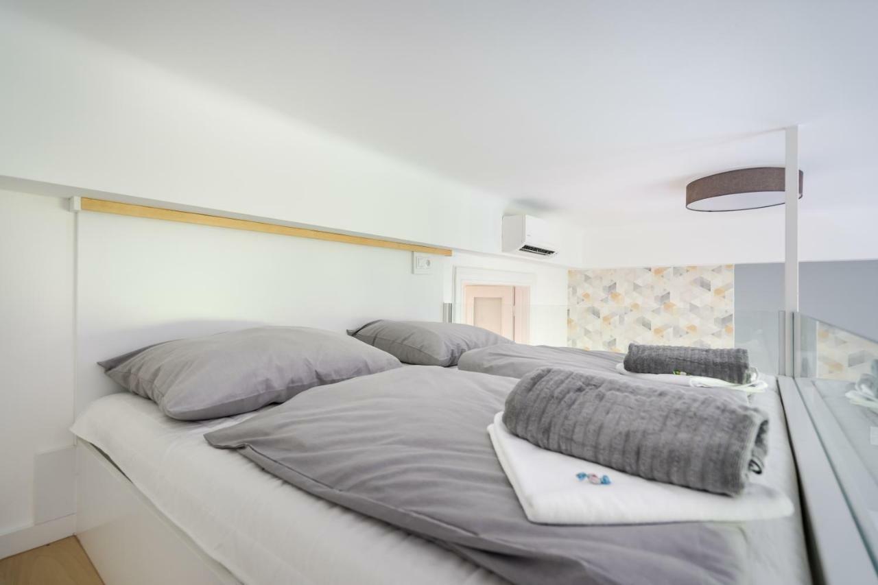 Bpr Color Fusion Home With A/C Budapest Bagian luar foto