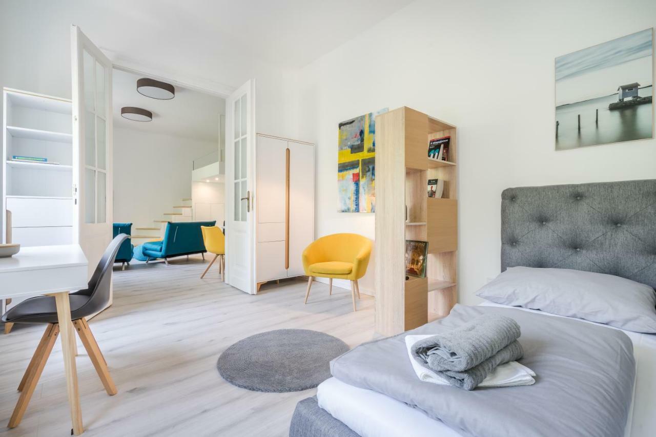 Bpr Color Fusion Home With A/C Budapest Bagian luar foto
