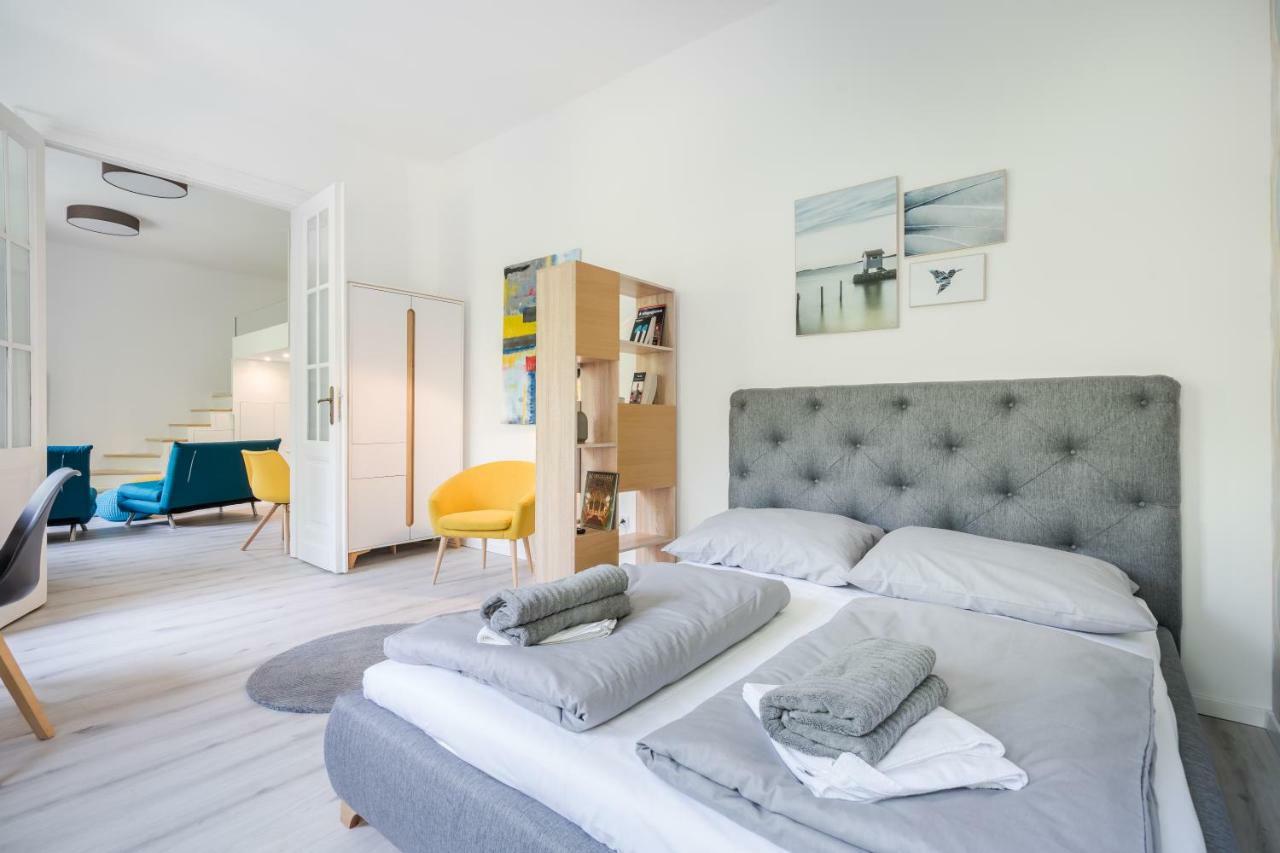 Bpr Color Fusion Home With A/C Budapest Bagian luar foto