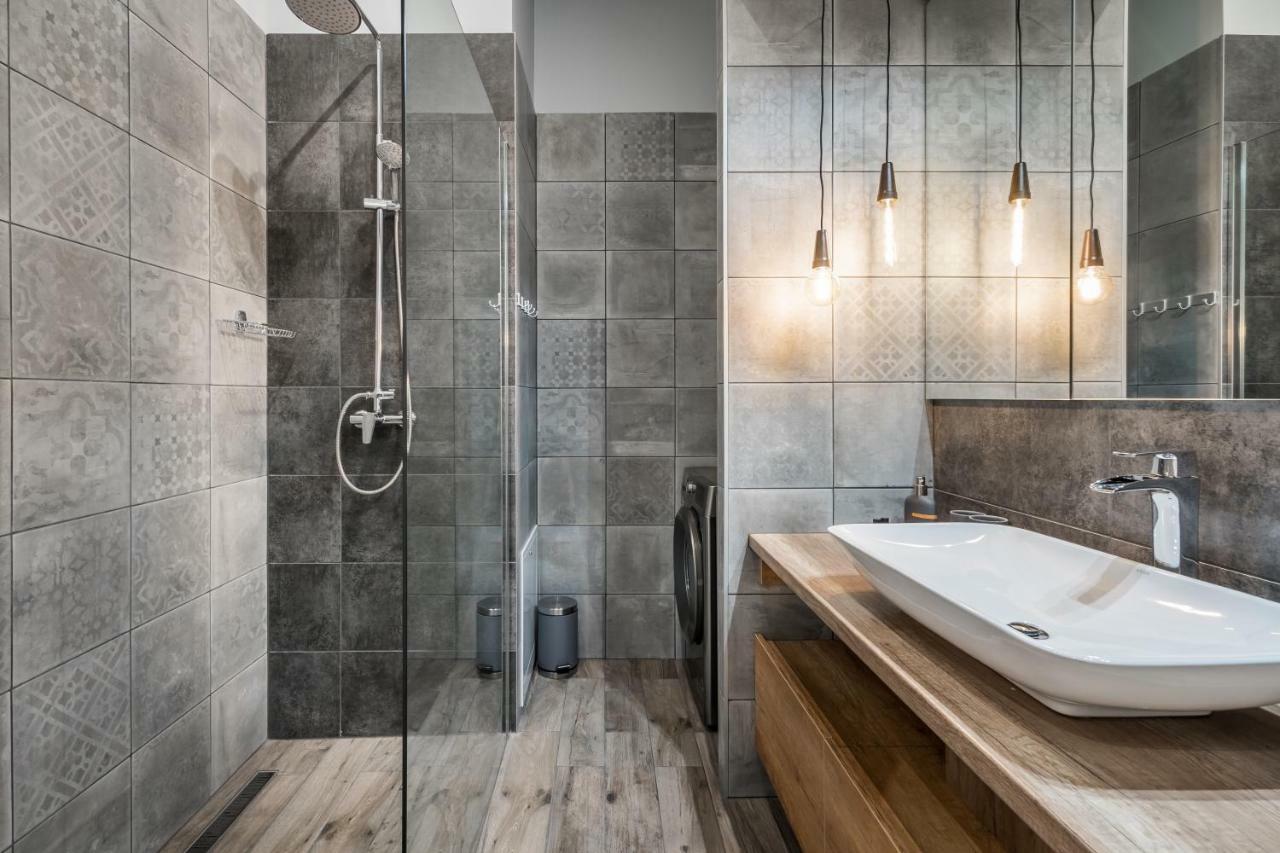 Bpr Color Fusion Home With A/C Budapest Bagian luar foto
